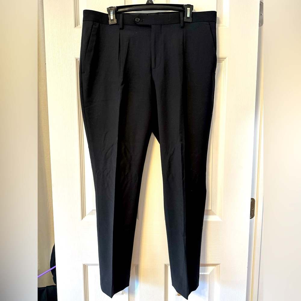 Express, slim fit tapered men’s pants 33 x 32.